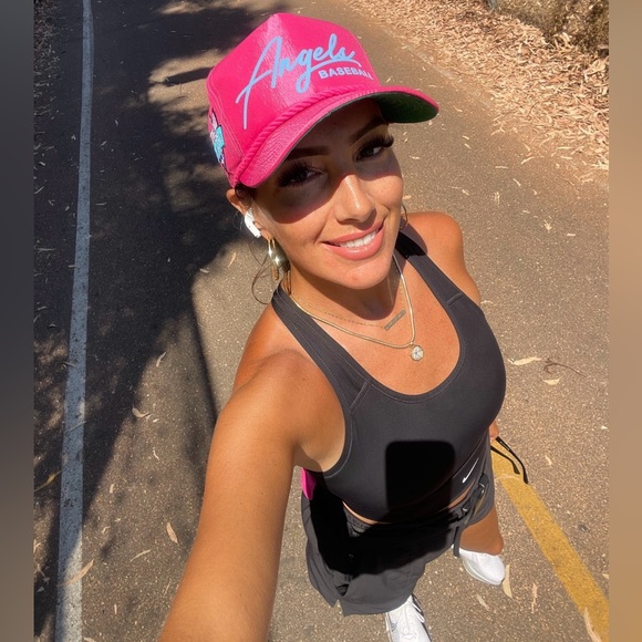 MEET YOUR POSHER! - Picture 8 of 16